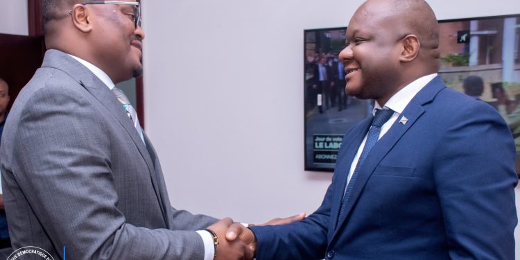 RDC: L’urbanisme de la ville de Kalemie au cœur des échanges entre le ministre Crispin Mbadu et le gouverneur Christian Kitungwa