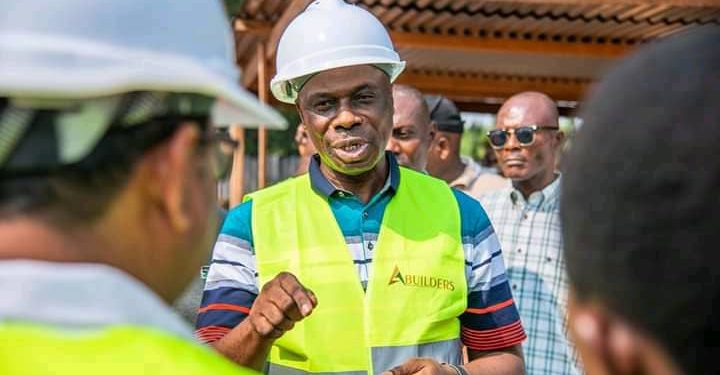 Kasaï-oriental : le gouverneur Mbuebua Kapo visite les chantiers en construction à Mbuji-Mayi