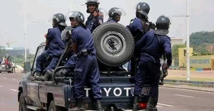 Kinshasa : La police met à la disposition de la population 4 numéros de téléphone pour dénoncer tout cas d’insécurité (Communiqué)