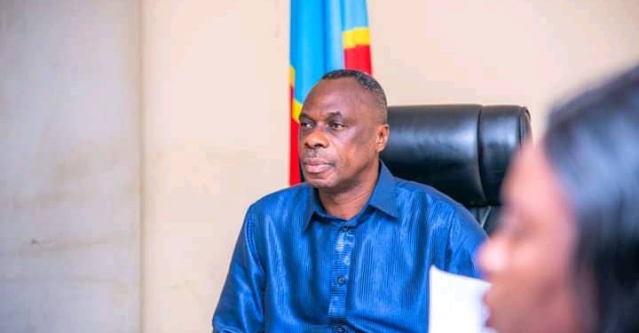 Kasaï-oriental : le Gouverneur Jean-Paul Mbuebua à la régie financière pour s’enquérir des difficultés dans la mobilisation des recettes
