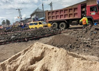 Insécurité à l’Est: Le maire de la ville de Goma martèle sur le respect de la décision interdisant le transport des camions du sable (communiqué)