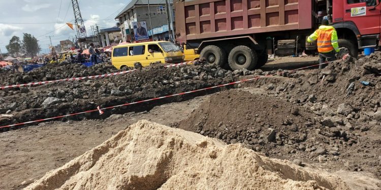 Insécurité à l’Est: Le maire de la ville de Goma martèle sur le respect de la décision interdisant le transport des camions du sable (communiqué)