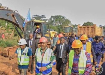 Haut-Uele : le gouverneur Bakomito lance les travaux de réhabilitation de la route sur l’axe Rungu-Faradje