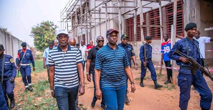 Kasaï-oriental : le gouverneur Mbuebua déçu de l’évolution de certains chantiers financés par financés par le FPI