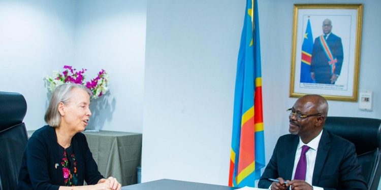 Guerre à l’Est : auprès du Ministre de La Défense , les Etats-Unis promettent un soutien à l’international pour protéger l’intégrité territoriale