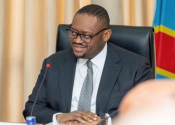 RDC : Le ministre des finances s’attaque à la mauvaise qualité des services offerts par les banques commerciales aux agents de l’Etat