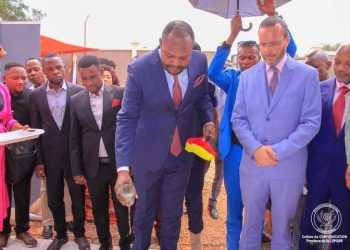 Lomami : Le Gouverneur Iron-Van Kalombo inaugure le bâtiment administratif de la Régie Provinciale du service public de l&rsquo;eau