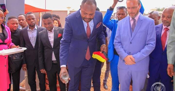 Lomami : Le Gouverneur Iron-Van Kalombo inaugure le bâtiment administratif de la Régie Provinciale du service public de l’eau
