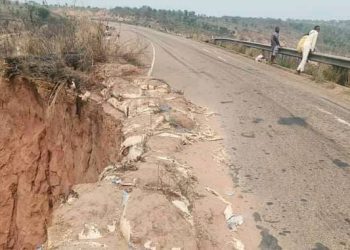 Kasaï : Un ravin menace de couper en deux la RN1 au pont Bondo, le Gouverneur Mukendi sollicite l&rsquo;implication du pouvoir central