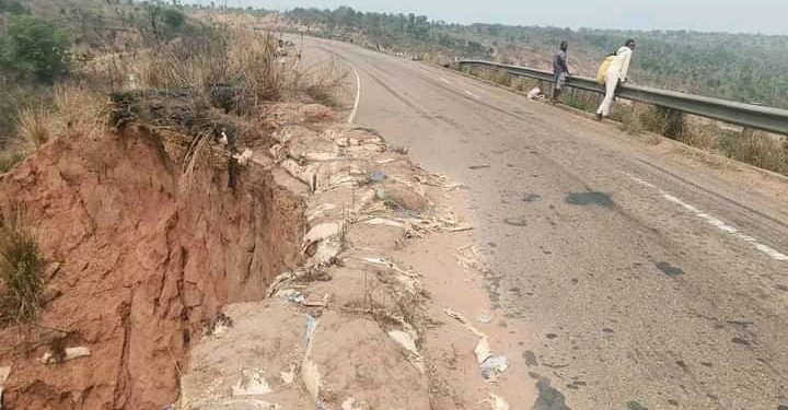 Kasaï : Un ravin menace de couper en deux la RN1 au pont Bondo, le Gouverneur Mukendi sollicite l’implication du pouvoir central