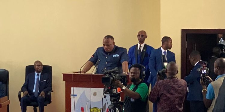 Investiture du gouvernement provincial : Daniel Bumba promet de collaborer avec d’autres entreprises pour évacuer les véhicules abandonnés le long des artères