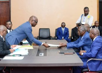 Sénat : Le patriarche Jonas MUKAMBA a déposé officiellement sa candidature au poste de Président du Bureau Définitif