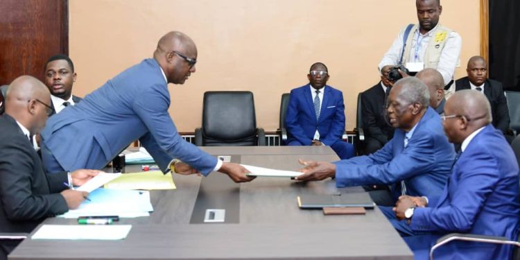 Sénat : Le patriarche Jonas MUKAMBA a déposé officiellement sa candidature au poste de Président du Bureau Définitif