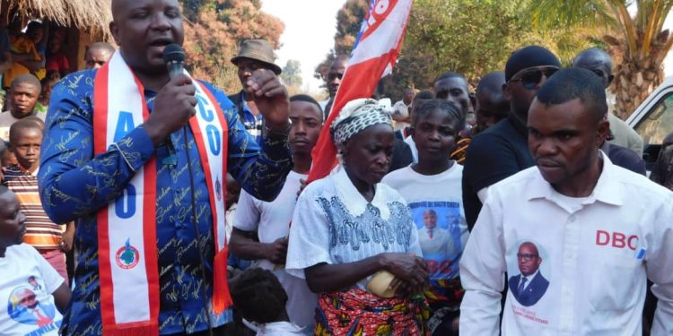Vacances parlementaires : le député national Balth Chola réussit son itinérance à Bakunda et Luapula dans son fief de Kasenga