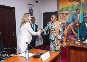 Drame humanitaire dans l’Est de la RDC : Judith Suminwa a échangé avec la délégation de l’OIM sur le renforcement de l’assistance aux personnes déplacées