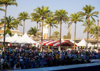 Semaine charismatique à Lubumbashi : le député John Ngandu Kaswamanga offre des tentes géantes aux chrétiens catholiques