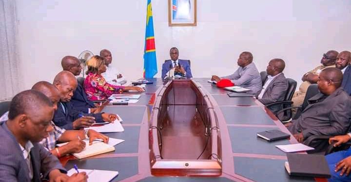 Lutte contre l’insécurité alimentaire au Kasaï-Oriental: le gouverneur réunit les opérateurs économiques pour planifier les activités agricoles
