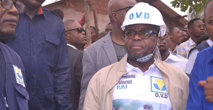 Kasaï : Le gouverneur Mukendi lance les travaux de remblayage d’un ravin et la construction du pont sur la rivière Kangulungu à Tshikapa