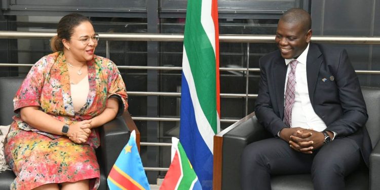 Sommet de la SADC à Harare : Thérèse KAYIKWAMBA mène des consultations diplomatiques