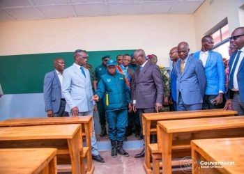 Kasai-oriental : En séjour à Mbuji-May, le VPM de la défense nationale inaugure une école construite par le Service National à Bena Kalubi à Cilenge