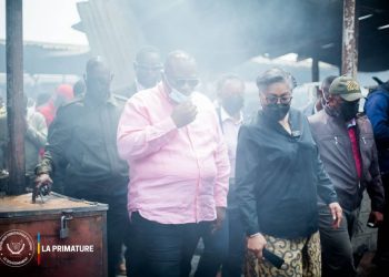 Kinshasa: Judith Suminwa apporte son soutien aux victimes de l’incendie survenu dans la nuit du 24 au 25 août 2024 au marché de la Liberté