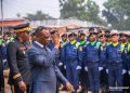 Kasai-oriental : le gouverneur Mbuebua Kapo présenté aux forces de l&rsquo;ordre lors de la cérémonie de prise d’armes