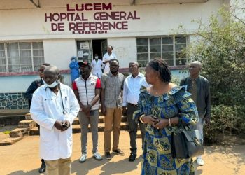 Lualaba : Dominique Munongo Inamizi prend en charge plusieurs enfants atteints d’occlusions intestinales à l’hôpital de référence de Lubudi