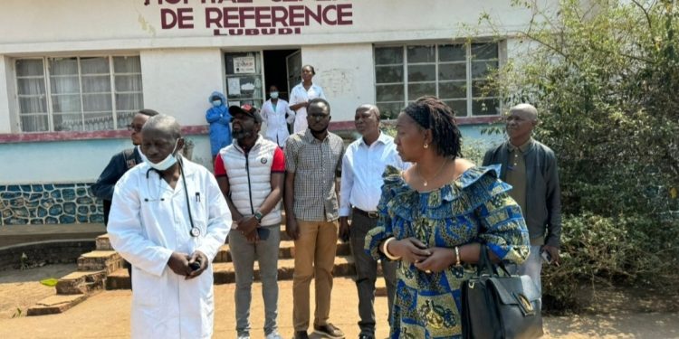 Lualaba : Dominique Munongo Inamizi prend en charge plusieurs enfants atteints d’occlusions intestinales à l’hôpital de référence de Lubudi