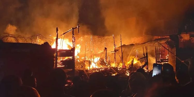 Kisangani : Un incendie déclaré ravage la centrale d’achat des médicaments