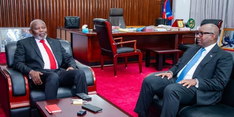 Parlement : Le Président de l’Assemblée nationale Vital Kamerhe en tête-à-tête avec son collègue du sénat Jean-Michel Sama Lukonde