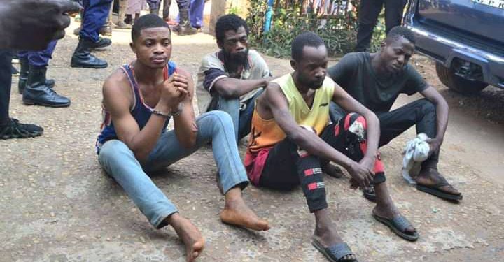 Kasai : Quatre 4 présumés bandits armés présentés au gouverneur par les forces de sécurité à Tshikapa