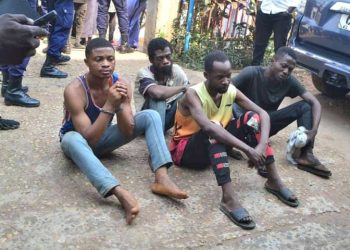 Kasai : Quatre 4 présumés bandits armés présentés au gouverneur par les forces de sécurité à Tshikapa