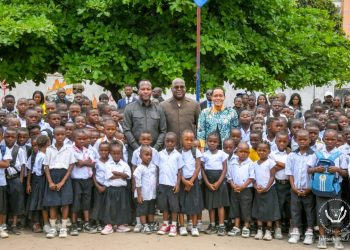 Rentrée scolaire 2024-2025: Felix Tshisekedi a partagé une petite leçon de citoyenneté avec les élèves de l’École Primaire 1 et 2 à Yolo-Nord
