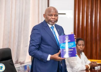 Assemblée Nationale : Judith Suminwa a déposé le projet de loi de finance 2025 chiffré à 49 847 milliards de francs congolais soit 18 milliards de USD