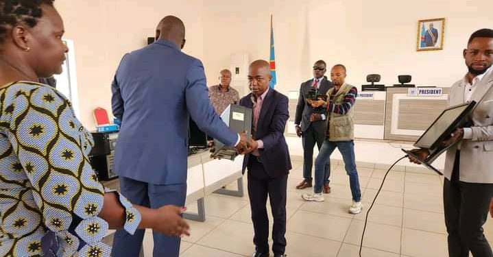 Tanganyika : l’administration de l’Assemblée provinciale dotée des kits informatiques