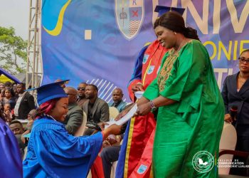 Clôture de l’année académique 2023-2024 à l’UNIKOL: La gouverneure du Lualaba FIFI MASUKA exprime sa disponibilité à soutenir les projets des lauréats