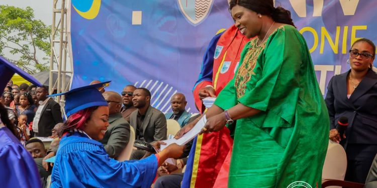 Clôture de l’année académique 2023-2024 à l’UNIKOL: La gouverneure du Lualaba FIFI MASUKA exprime sa disponibilité à soutenir les projets des lauréats