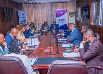 Kasai-oriental : le gouverneur Mbuebua mobilise toutes les instances pour la reprise des projets financés par le FPI