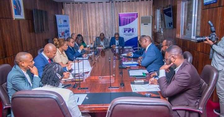 Kasai-oriental : le gouverneur Mbuebua mobilise toutes les instances pour la reprise des projets financés par le FPI