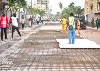 Délabrement des routes à Kinshasa : DANIEL BUMBA lance les travaux de construction et réhabilitation des avenues Kwilu, Kimwenza, colonel Ebeya et Wangata