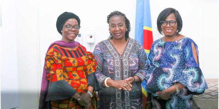Assemblée nationale : auprès de Dominique MUNONGO INAMIZI, la représentante adjointe de l’ONU femmes présente un programme qui cible les femmes en position de pouvoir en RDC