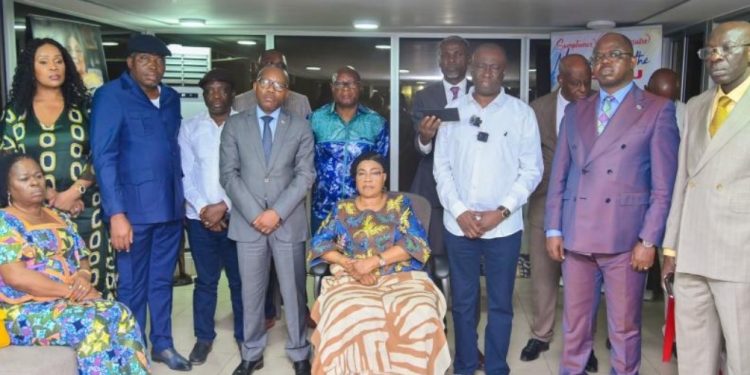 Crise à l’UDPS: Sous l’égide de Marthe Kasalu, les deux protagonistes Kabuya et Bizimu font la paix et appellent au calme