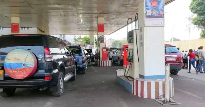 RDC : Le ministre de l’économie nationale signe un arrêté révisant à la baisse les prix des produits pétroliers