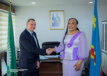 Rapatriement des Congolais vivant à Mayotte : la Vice-Ministre en charge des affaires étrangères échange avec le conseiller de l’Ambassade de France en RDC