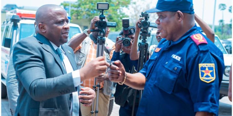 RDC : Le Gouvernement dote l’Inspection générale de la Police d’un charroi automobile pour contrôler le travail de ses éléments sur terrain