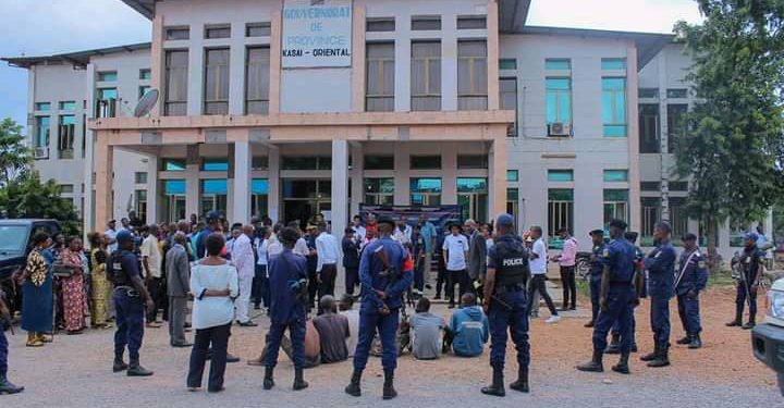 Mbuji-Mayi : un groupe de présumés bandits présentés au gouverneur intérimaire