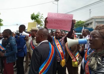 Kinshasa : Les conseillers communaux en sit-in devant l’Hôtel de ville pour exiger le paiement de leurs émoluments