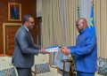 RDC: Le Président Félix Tshisekedi a officiellement réceptionné les premiers annuaires des fonctionnaires de l&rsquo;État