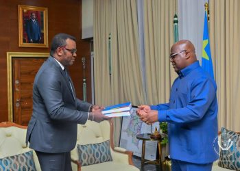 RDC: Le Président Félix Tshisekedi a officiellement réceptionné les premiers annuaires des fonctionnaires de l’État
