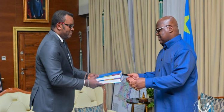 RDC: Le Président Félix Tshisekedi a officiellement réceptionné les premiers annuaires des fonctionnaires de l’État
